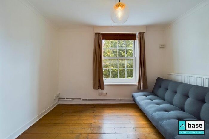 1 Bedroom Flat To Rent In Read House, Clayton Street, Kennington, SE11
