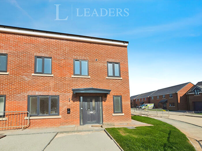 3 Bedroom Town House To Rent In Bluebell Road, Quadring, PE11