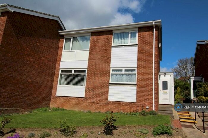 2 Bedroom Flat To Rent In Combe Drive, Newcastle Upon Tyne, NE15