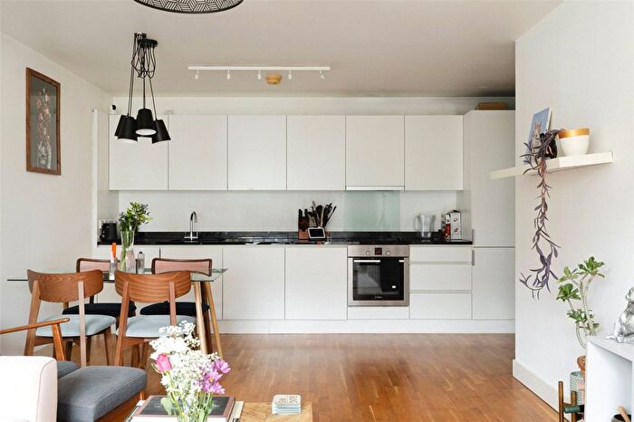 2 Bedroom Flat For Sale In Queensbridge Road, Adelaide Wharf, E2