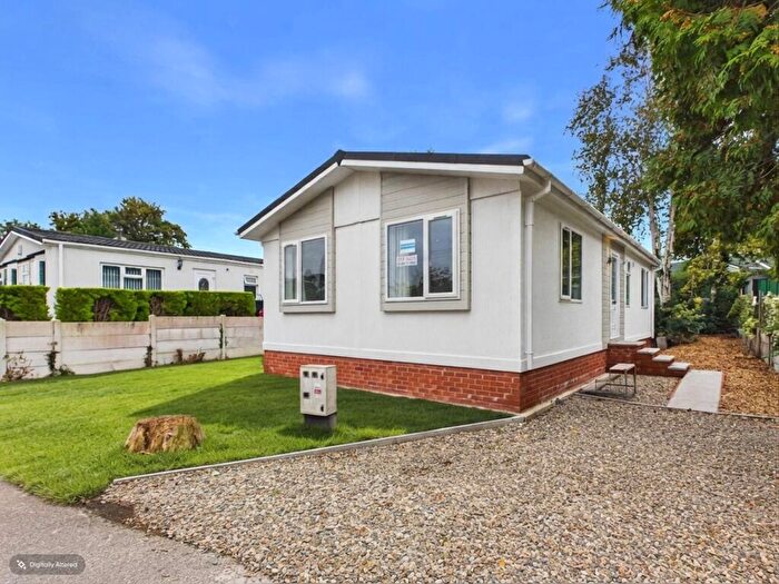 2 Bedroom Park Home For Sale In North Front, Halsnead Park, L35