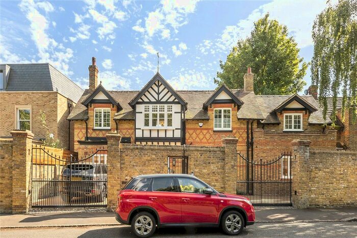 4 Bedroom Detached House To Rent In Queen's Ride, Barnes, London, SW13