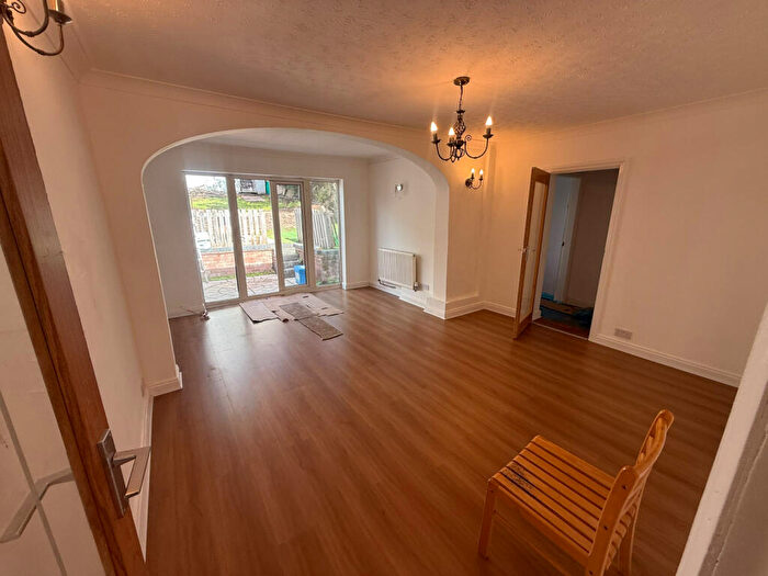 3 Bedroom Semi-Detached House To Rent In Tresham Rd, B44