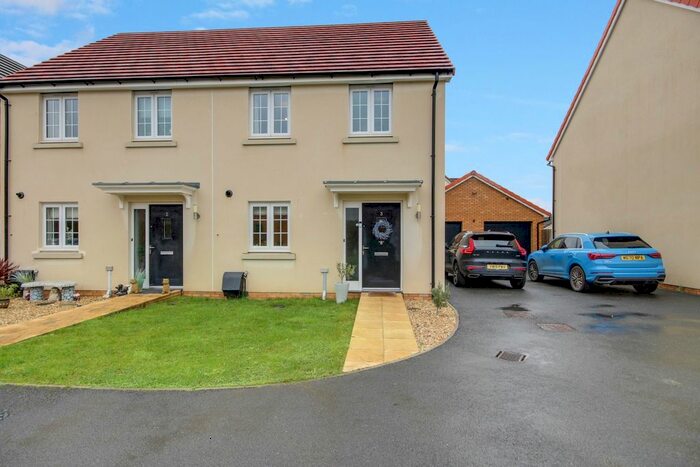 3 Bedroom Semi-Detached House For Sale In Varve Close, Roundswell, Barnstaple, EX31