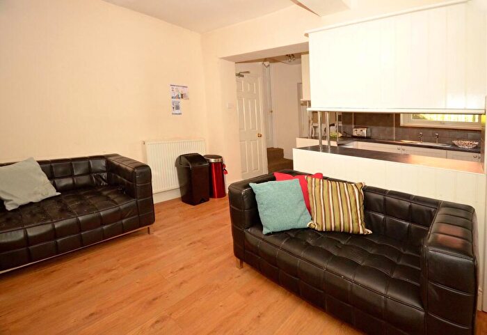6 Bedroom House To Rent In Hanover Square, Sheffield, S3