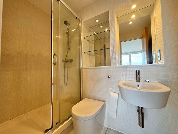 2 Bedroom Flat To Rent In Liberty Street, London, SW9