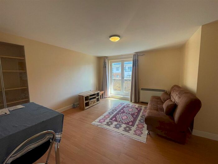 2 Bedroom Property To Rent In Hogg Lane, Grays, RM17