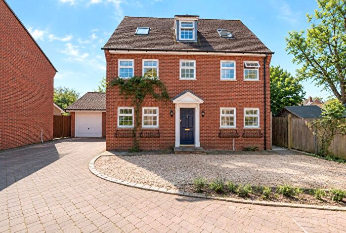 4 Bedroom Detached House For Sale In Cedar Gardens, Chobham, Woking, Surrey, GU24
