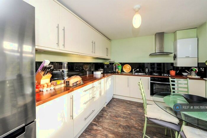 2 Bedroom Flat To Rent In North Twelfth Street, Milton Keynes, MK9