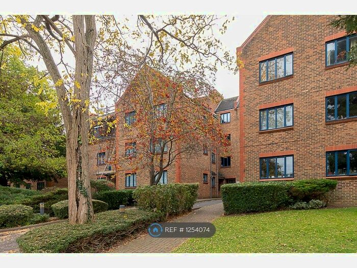 2 Bedroom Flat To Rent In Claremont House, Sutton SM2