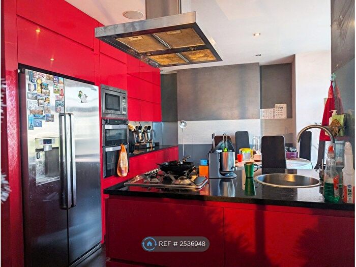 3 Bedroom Flat To Rent In Durnsford Road, London, SW19