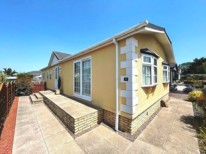 3 Bedroom Park Home For Sale In Overbury Way, Broadway, WR12