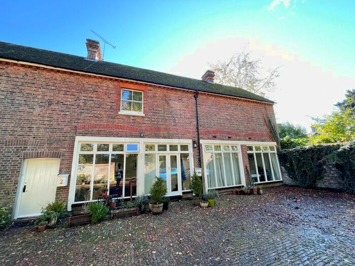 2 Bedroom Flat To Rent In Balcombe, Haywards Heath RH17