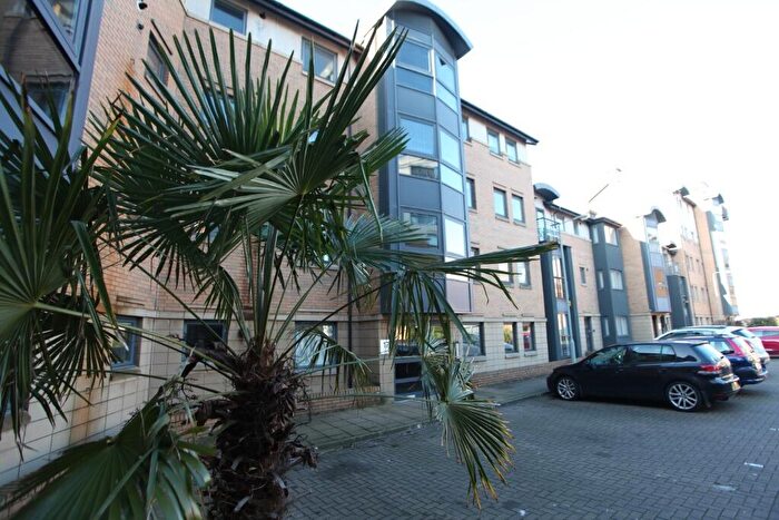 2 Bedroom Flat To Rent In Rennies Isle, Leith, Edinburgh, EH6