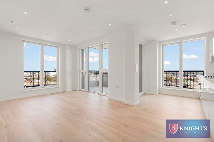 2 Bedroom Flat To Rent In Meadowpip House, Vernal Way, London, N18