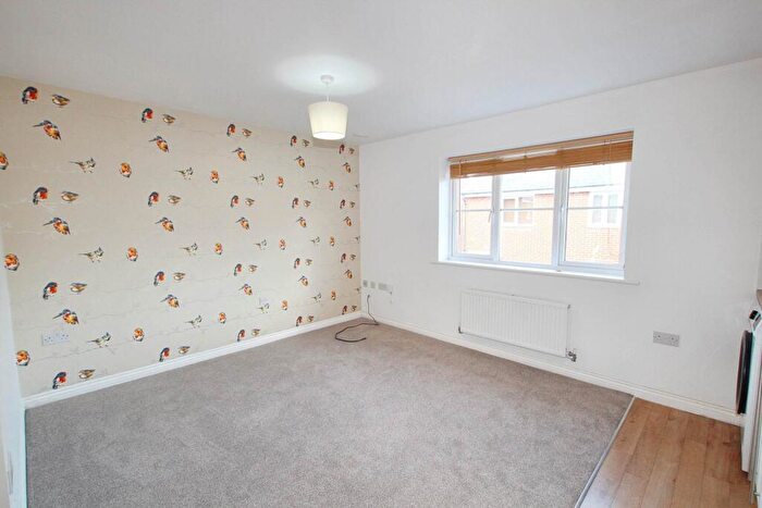 2 Bedroom Coach House To Rent In Ossulbury Lane, Aylesbury, HP19