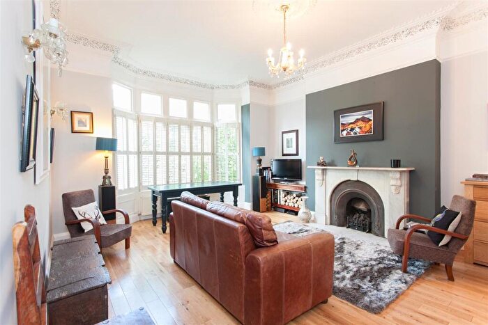 2 Bedroom Flat For Sale In Acol Road, South Hampstead, NW6