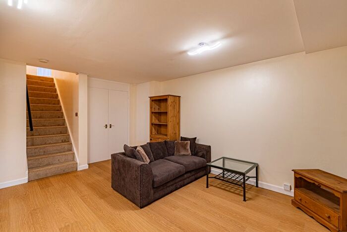 2 Bedroom Flat To Rent In Vauxhall Bridge Road, Pimlico, SW1V