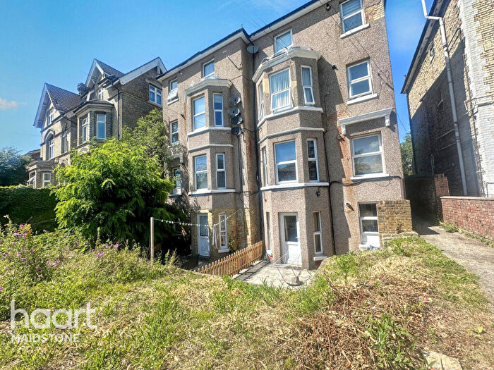 2 Bedroom Apartment For Sale In Tonbridge Road, Maidstone, ME16