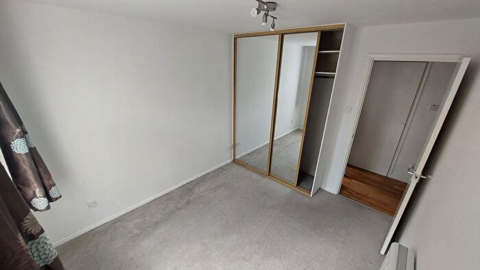2 Bedroom Flat To Rent In Blackdown Close, East Finchley, N2