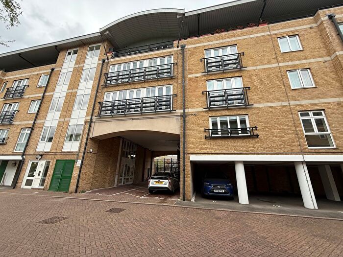 2 Bedroom Flat To Rent In Locksons Close, London, E14
