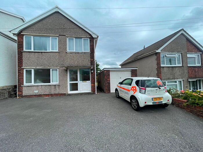 3 Bedroom Detached House To Rent In Bryntawe Road, Ynystawe, Swansea, SA6