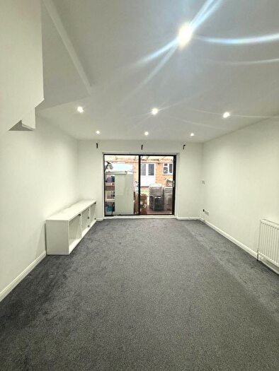 2 Bedroom End Terrace House To Rent In Barnes Avenue, Southall, UB2