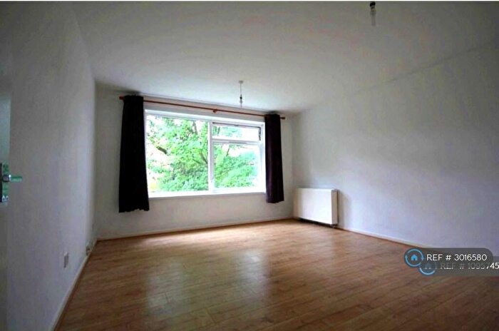 2 Bedroom Flat To Rent In Frensham Way, Birmingham, B17