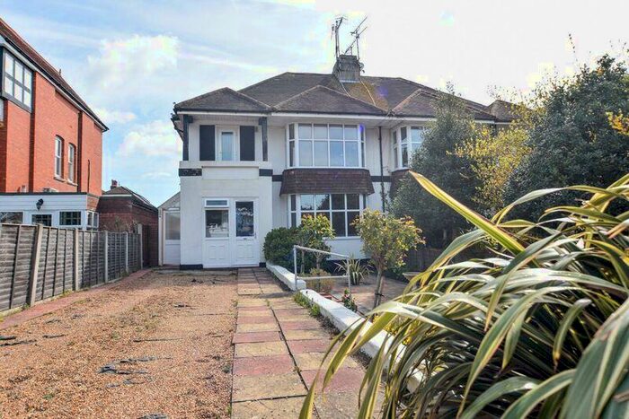 2 Bedroom Flat To Rent In Grand Avenue, Worthing, BN11