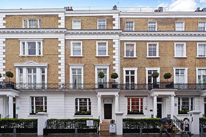 2 Bedroom Flat To Rent In Thurloe Street, South Kensington, London, SW7