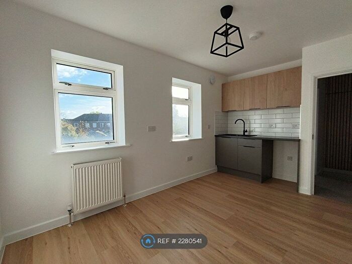2 Bedroom Maisonette To Rent In Kingsway, Bristol, BS34