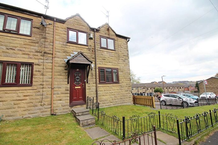 3 Bedroom Town House To Rent In Walshaw Road, Bury, BL8