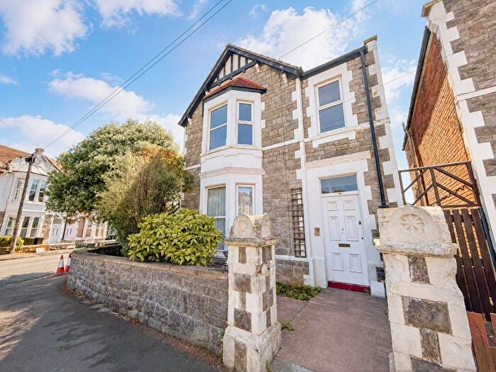 3 Bedroom Flat For Sale In Clifton Road, South Ward, BS23