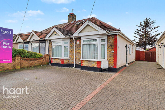 4 Bedroom Semi-Detached Bungalow For Sale In Betterton Road, Rainham, RM13