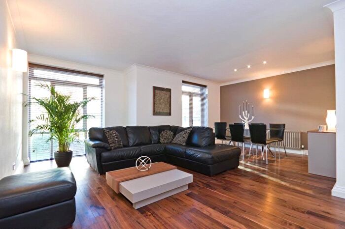 2 Bedroom Flat To Rent In Fulham Road, Fulham, London, SW6