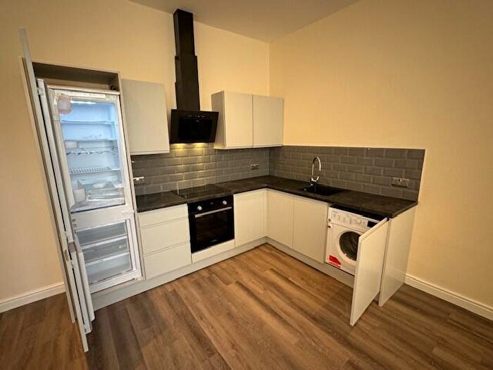 1 Bedroom Flat To Rent In Leeds Road, Shipley, West Yorkshire, BD18