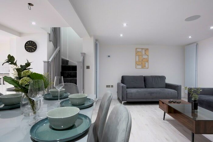 6 Bedroom Terraced House To Rent In Brynmill Terrace, Swansea, Wales, SA2