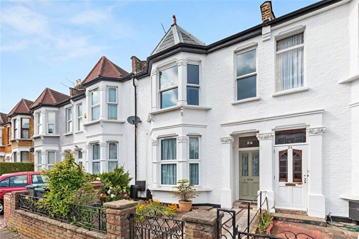 2 Bedroom Flat For Sale In Myddleton Road, Wood Green, London, N22