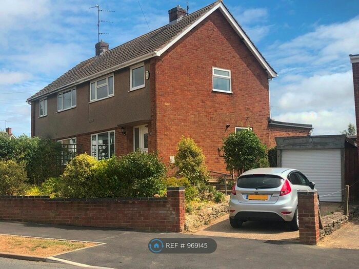 3 Bedroom Semi-Detached House To Rent In Pennine Way, Kettering, NN16