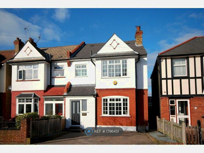 4 Bedroom Semi-Detached House To Rent In Gloucester Road, Kingston Upon Thames, KT1