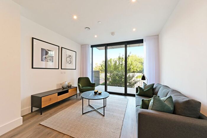 1 Bedroom Flat To Rent In High Street, Staines, Staines Upon Thames, TW18