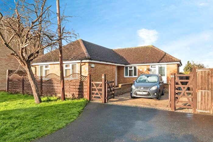 3 Bedroom Bungalow For Sale In Kennet Drive, Bletchley, Milton Keynes, Buckinghamshire, MK3