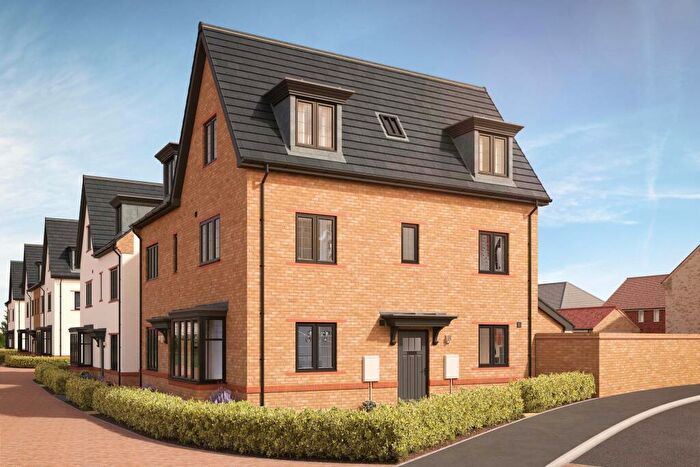 4 Bedroom Semi Detached House For Sale In Ashingdon Road, Rochford, SS4