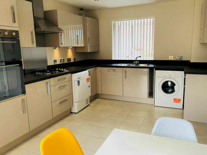 3 Bedroom Terraced House To Rent In 3 Bedroom For Warwick Students-ring Envisage, CV4