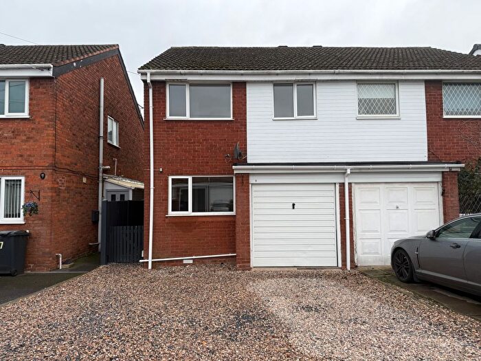 4 Bedroom Semi-detached House To Rent In Avon Road, Burntwood, WS7