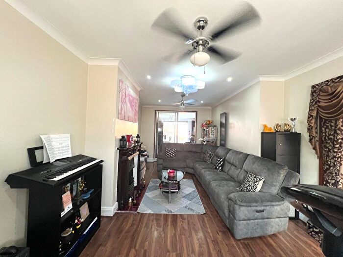 3 Bedroom Semi-Detached House To Rent In Bishops Road, Hayes, UB3