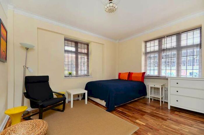 Flat To Rent In Judd Street, Bloomsbury, WC1H