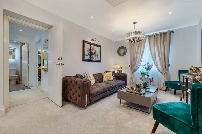 4 Bedroom Town House To Rent In Kingsbrook, Aylesbury, HP22
