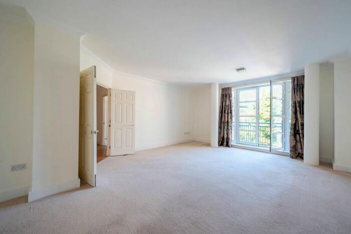 2 Bedroom Flat To Rent In Worple Road, Wimbledon, London, SW19