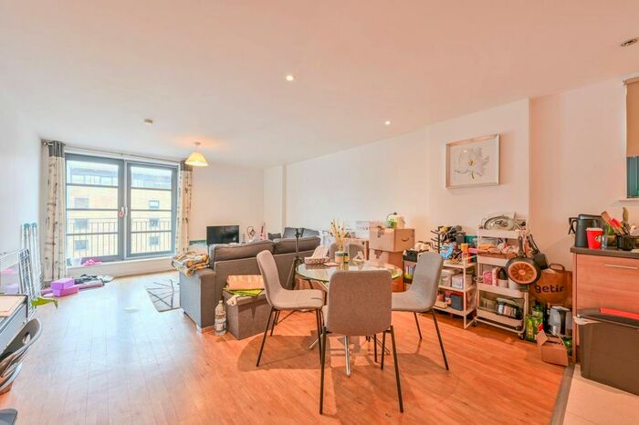 2 Bedroom Flat To Rent In Commercial Road, Limehouse, London, E14